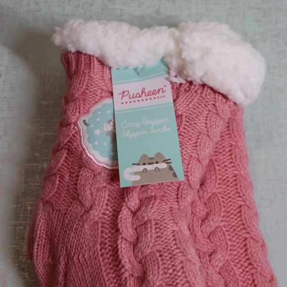 Pusheen Box Exclusive Winter 2021 Pink Cozy Gripper Slipper Socks Cat Kawaii NEW - Picture 16 of 16